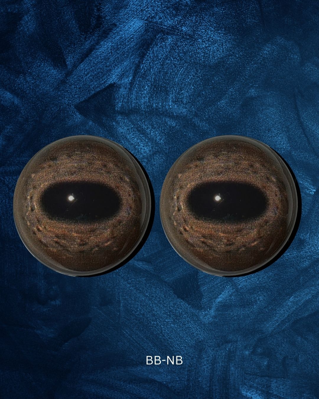 Blesbuck Eye - Oval Pupil with Red-Brown Iris and mottled black and white rings (BB)